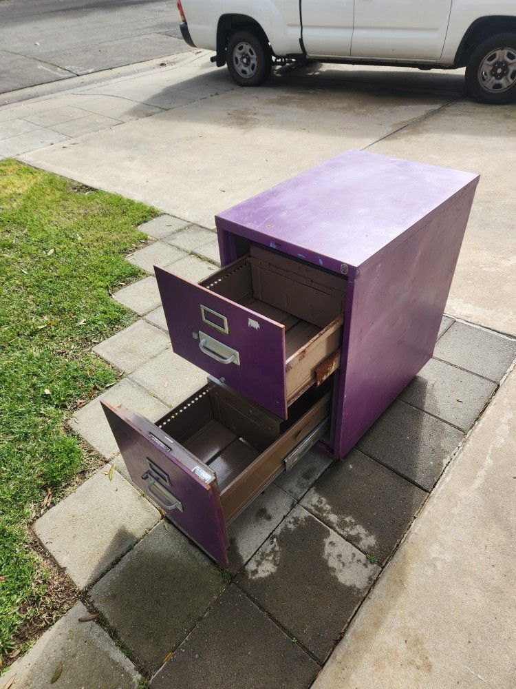 27 x 18 x 32" tall, file cabinet with fire proof bottom drawer