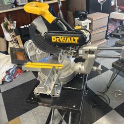 Dewalt 12” Sliding Compound Miter Saw