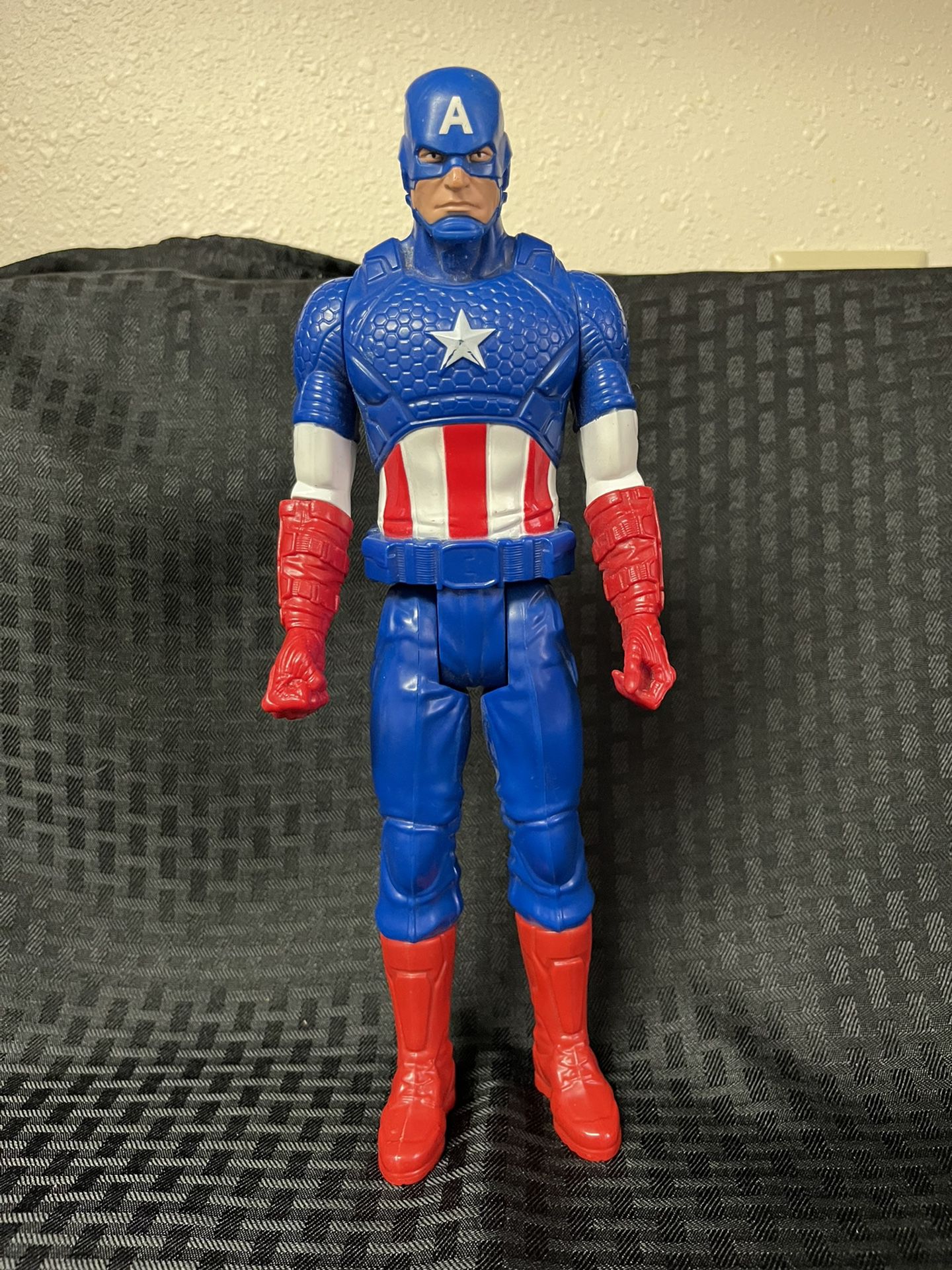 2014 Marvel Comics Hasbro Captain America Action Figure Super Titan Hero. M Go