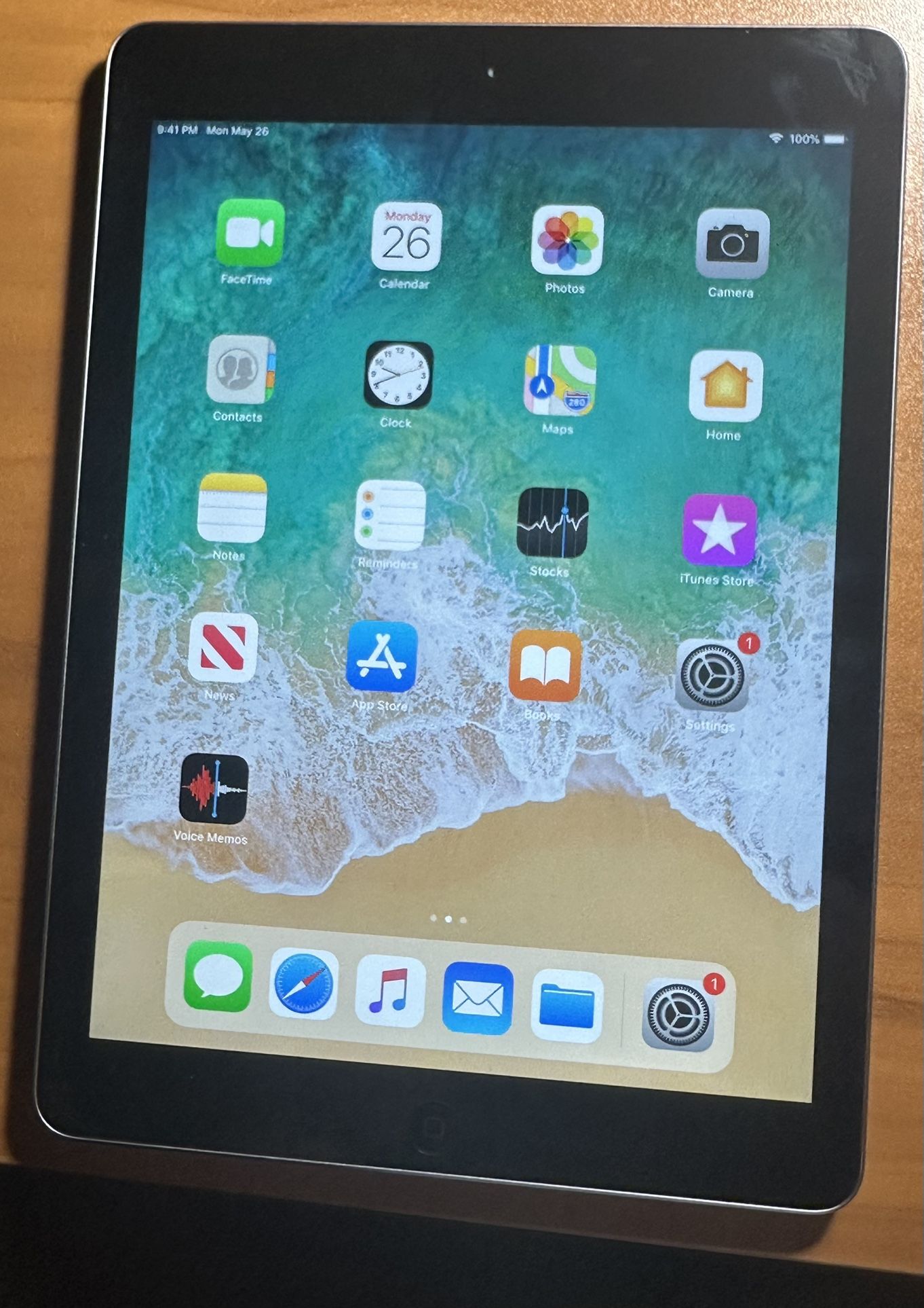 iPad Air 1st Gen WiFi + Cellular 64GB