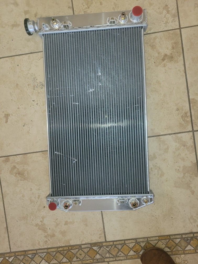 CoolingSnow Full Aluminum Radiator for 1(contact info removed) Chevy GMC C/K 1(contact info removed) 3500