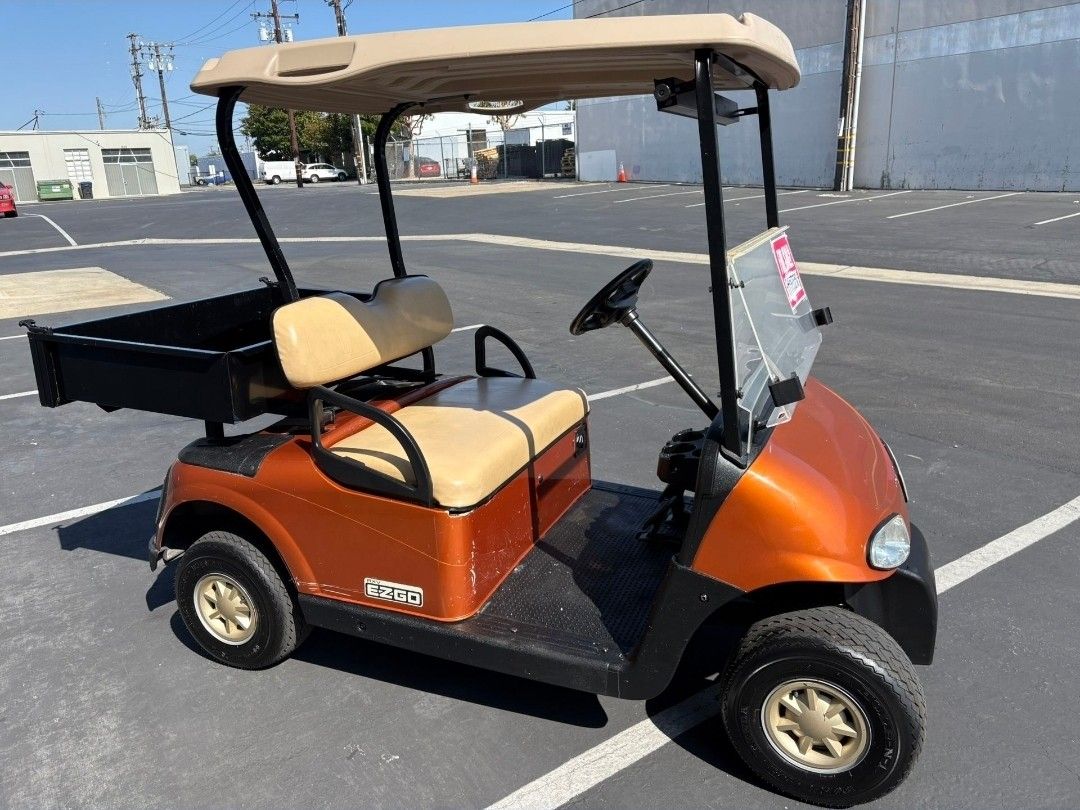 2014 E-Z-GO RXV 2-Passenger Non-Lifted 48-Volt Golf Cart