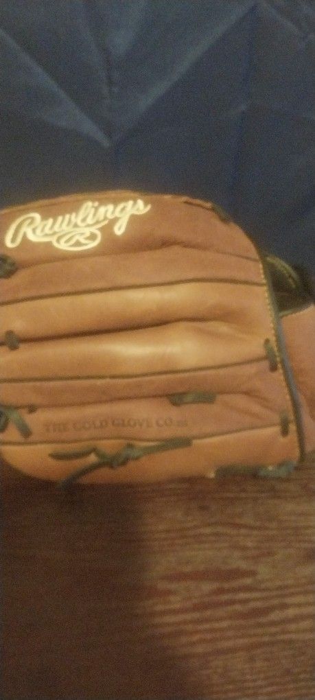 LETHER Rawlings R Baseball Glowbrand Knew THE GOLD GLOVE https://offerup.com/redirect/?o=Q08uVE0= The Finest In The Field