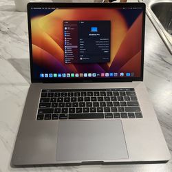 MacBook Pro 15  2017 i7 2.9GHZ 16GB 512GB