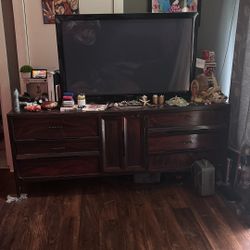 Cherry Brown Wooden Dresser 