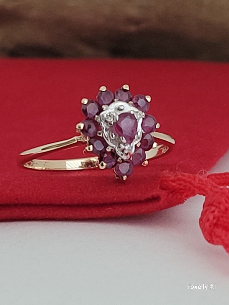 ⛔️RESERVED⛔️10k Size 6 Amazing Solid Yellow Gold Ruby and Diamond Ring! 👌🎁Post Tags: 10k 14k