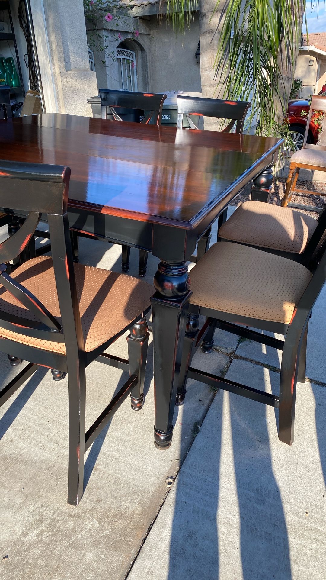 Beautiful Dinning Table 8 Chairs