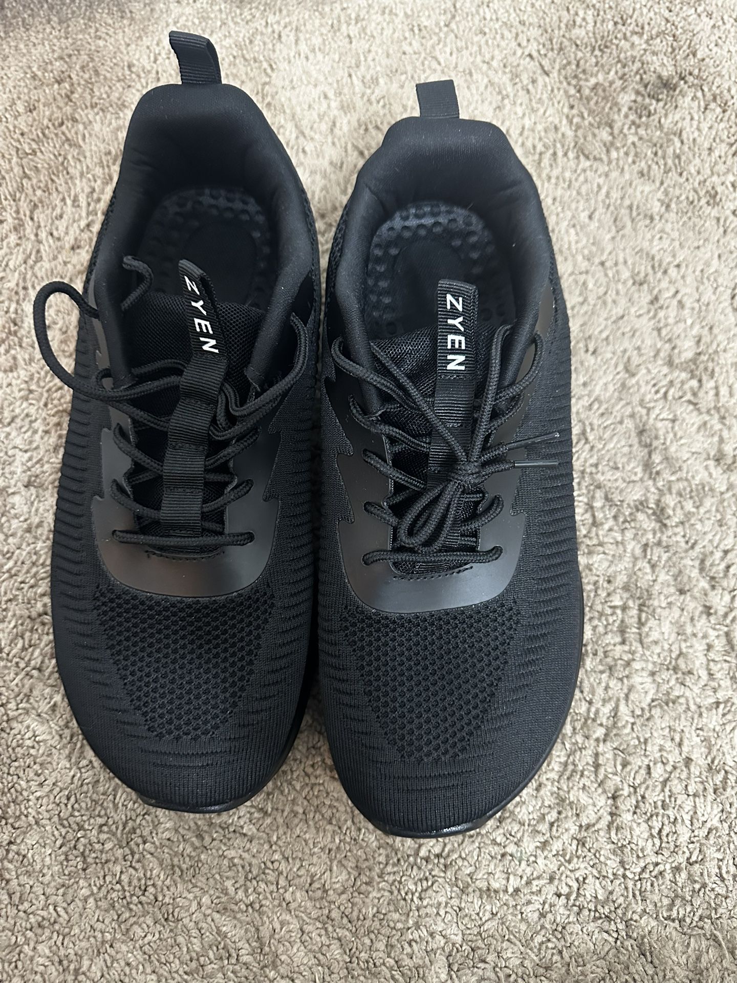 ZYEN Wide Toe Box Shoes Women Air Cushion Road Running Sneakers