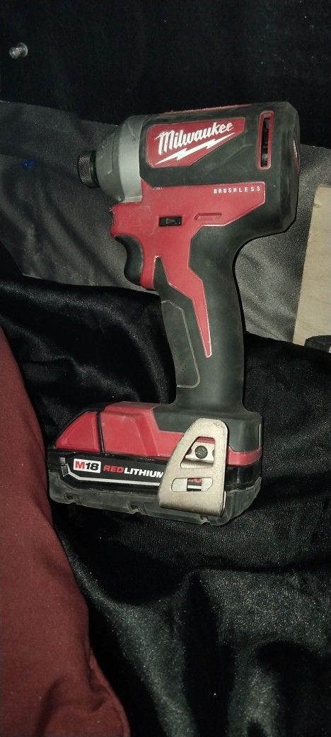 M18 Milwaukee Impact Driver With Battery