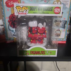 Funko Pop Snoopy With Doghouse