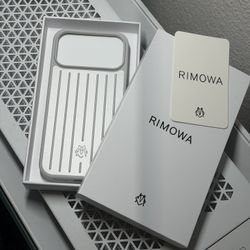 New IPhone 17 Pro Max - Rimowa Case