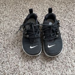Kids Black Nike Shoes Size 12