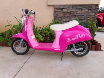 Girls Pink Electric Razor scooter