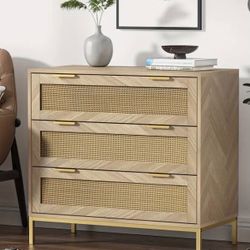 3 drawer dresser - like new