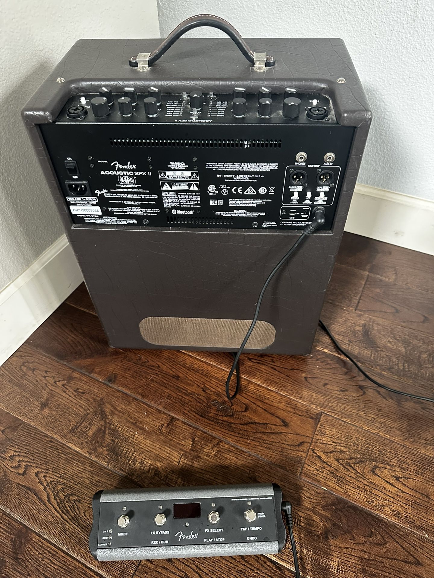 Fender Acoustic SFX II 2x100 watt Amp w/foot control