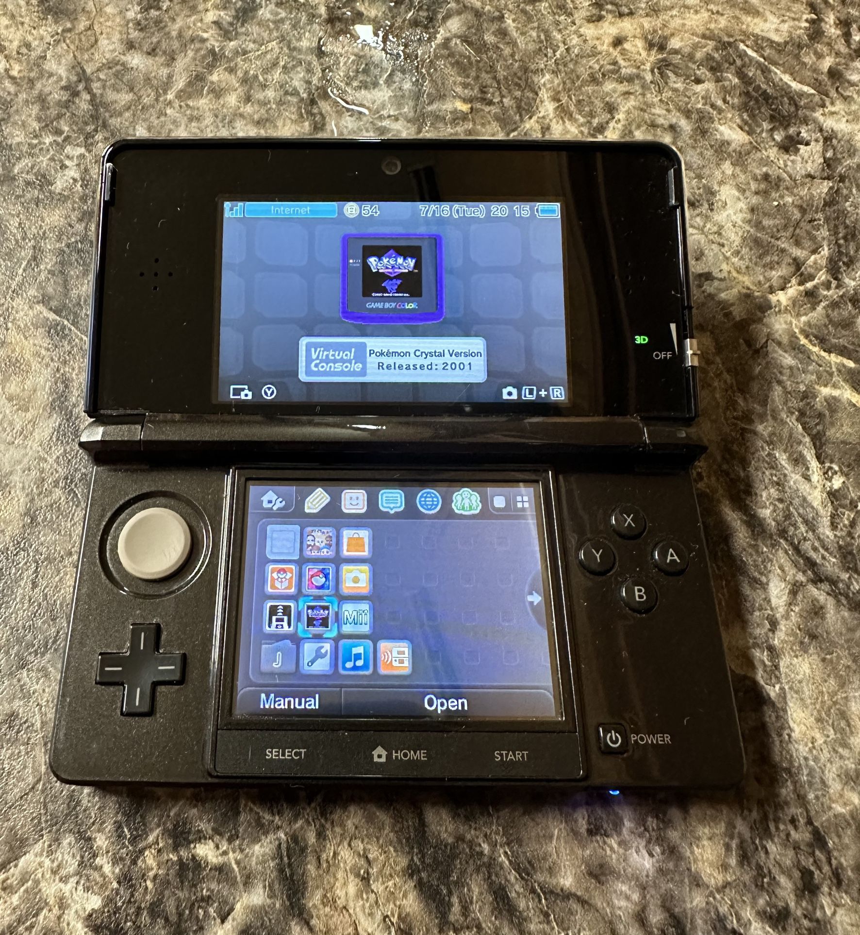 Nintendo 3DS With Eshop Pokemon Crystal and Bank