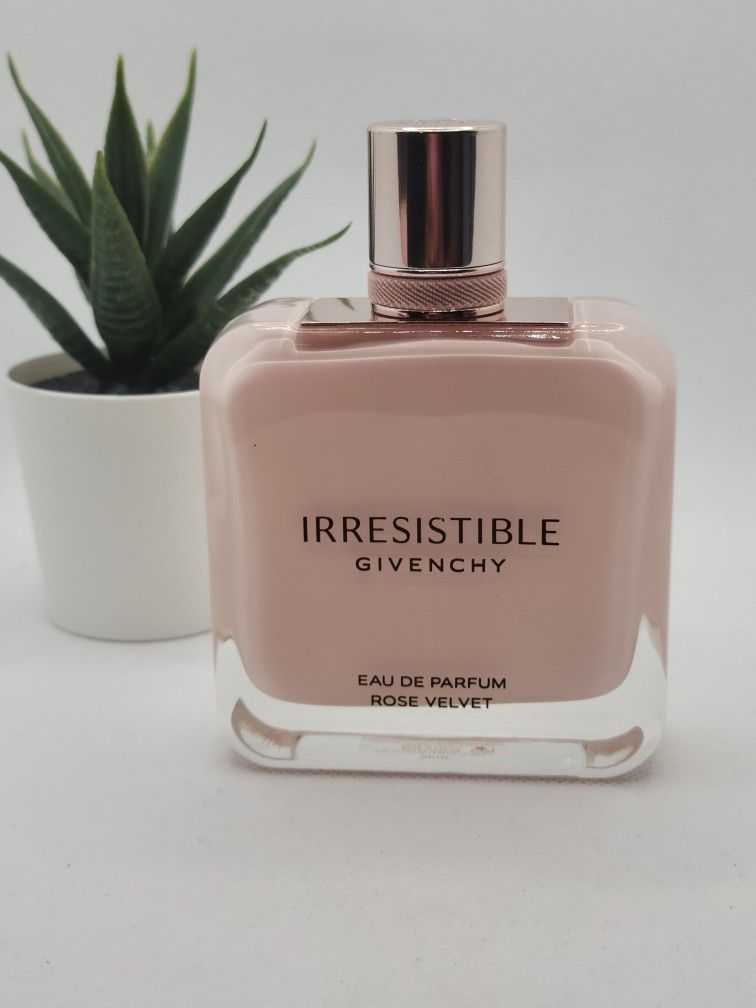 Givenchy
Irresistible Rose Velvet Eau de Parfum
2.7 fl⭐️