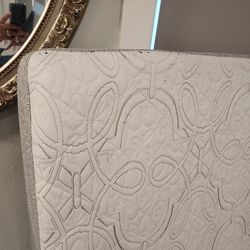 Full size mattress