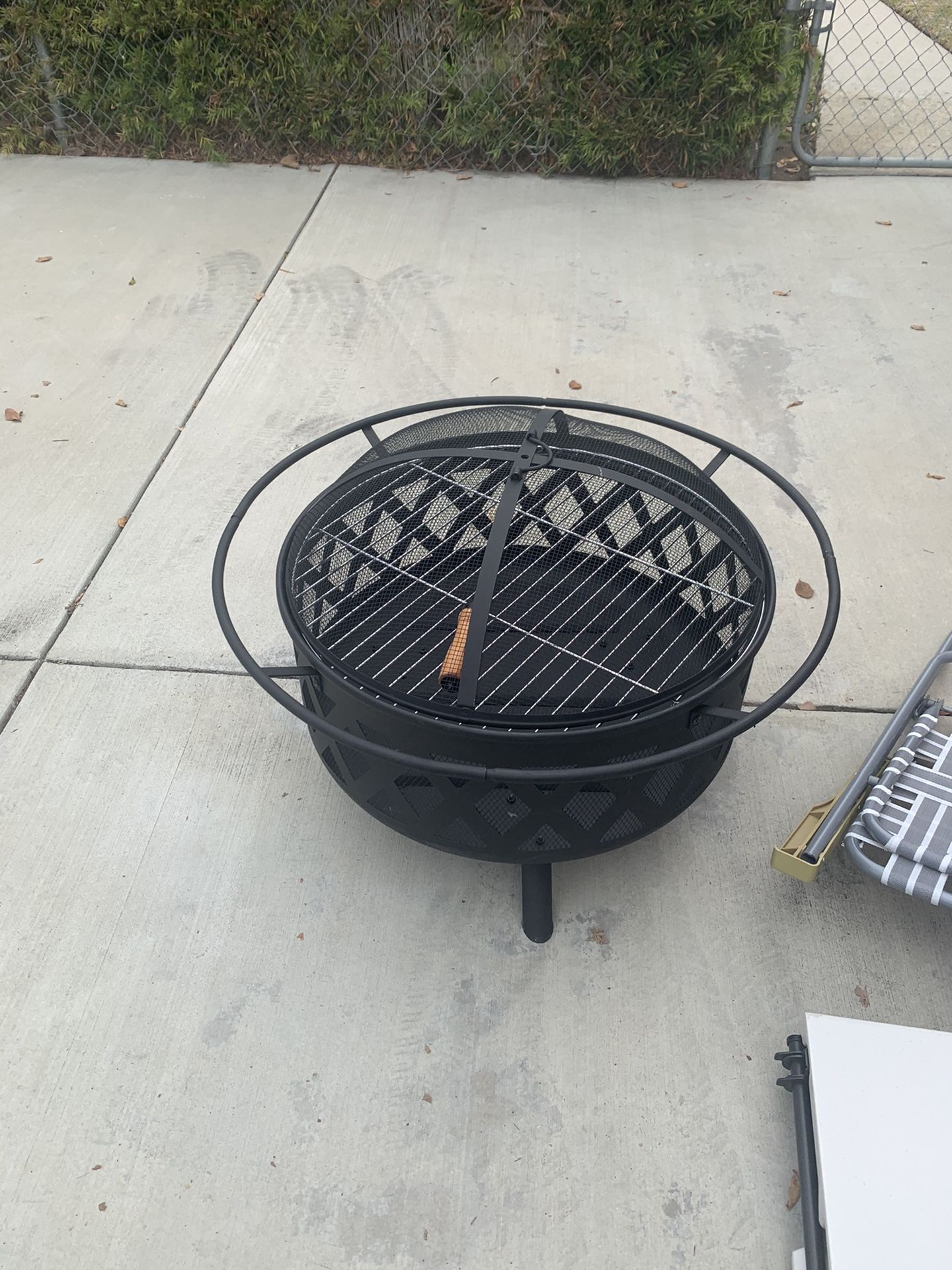 Grill And Fire Pit 2 In 1 BRAND NEW W/ 9 Duraflame Fire Logs for