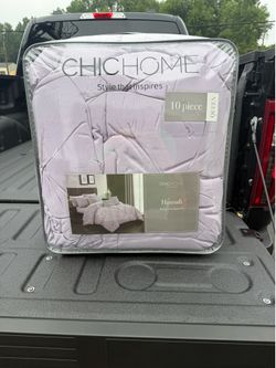 Brand new never opened queen comforters