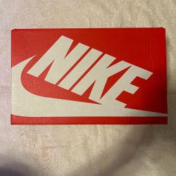Nike dunk low retro university red