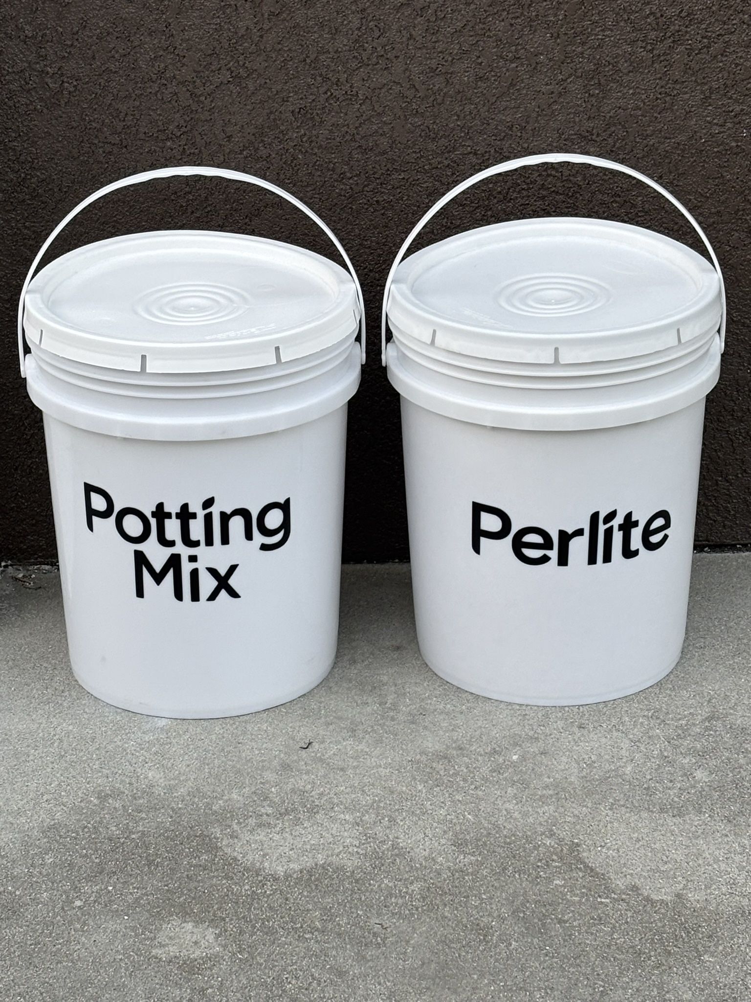 5 gallon empty Perlite + Potting Mix gardening storage buckets with lids