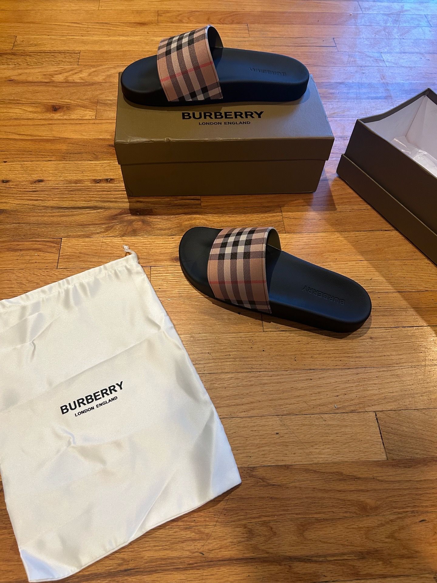 size 9 and 10 ONLY‼️ burberry