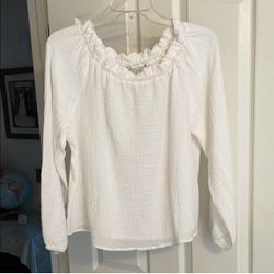 Cute White Ruffled Top