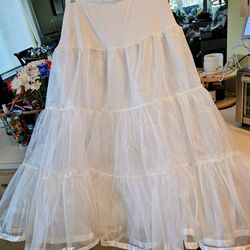 Ivory muti- tierd multilayer petticoat