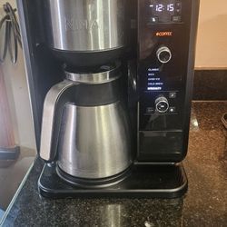 Ninja coffee maker, Brewing time setting, different coffee strengths and settings, Built-in milk frother, stainless steel carafe all in Excellent con.