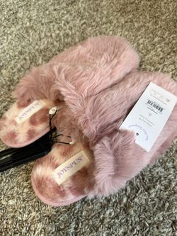 NWT Joyspun Women's Faux Fur Plush Slippers - Pink (Size 6)