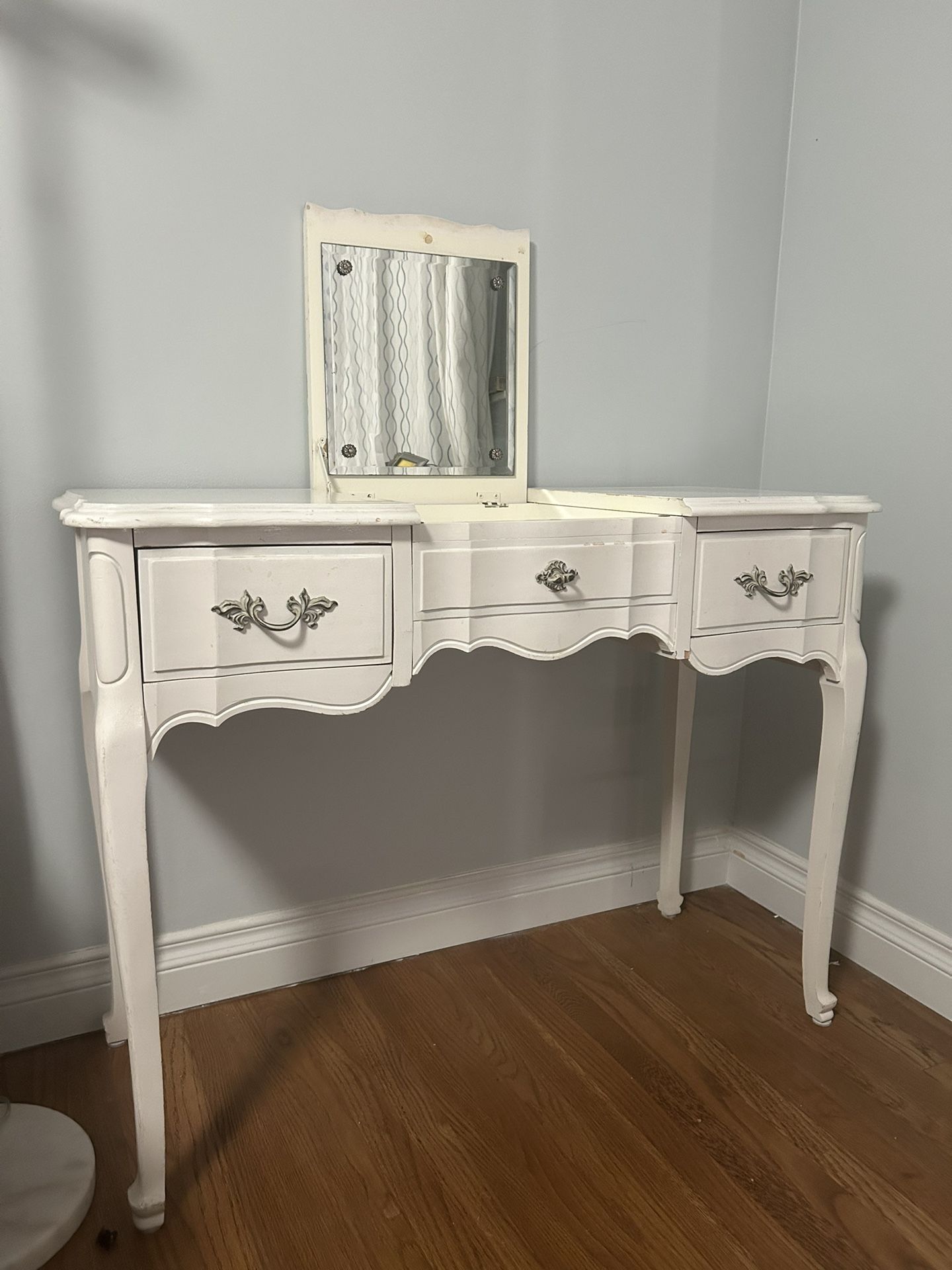 french provincial style antique vanity