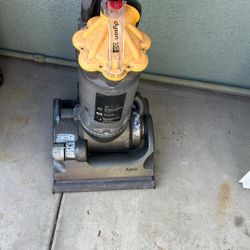 Dyson vacuum cleaner don’t know if it works or not. I just have to be blown out $50 pick it up.