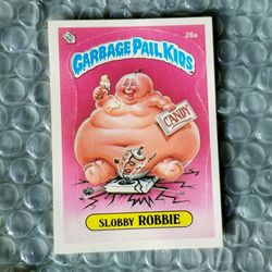 ~1sT SERIES (#26a)~ 1985 TOPPS GARBAGE PAIL KIDS~ SLOBBY ROBBIE~ CENTERED GLOSSY