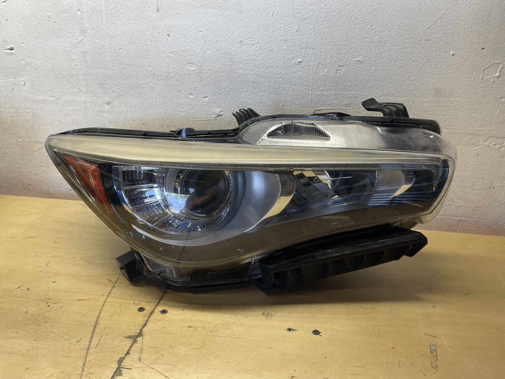 2014 - 2017 Infiniti Q50 Right Passenger Side Headlight NON-AFS OEM