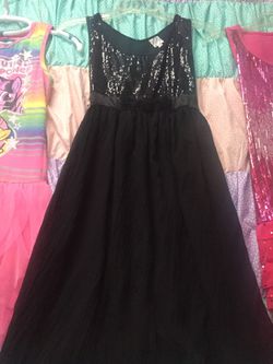 Seven Cute dresses in good conditions different sizes $6 each
