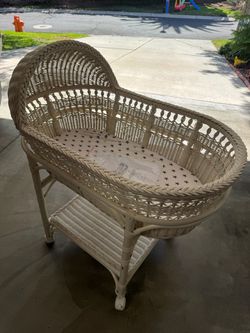 POTTERY BARN KIDS WHITE WICKER BASSINET + ORIGINAL MATTRESS PAD & COVER — $275 OBO
