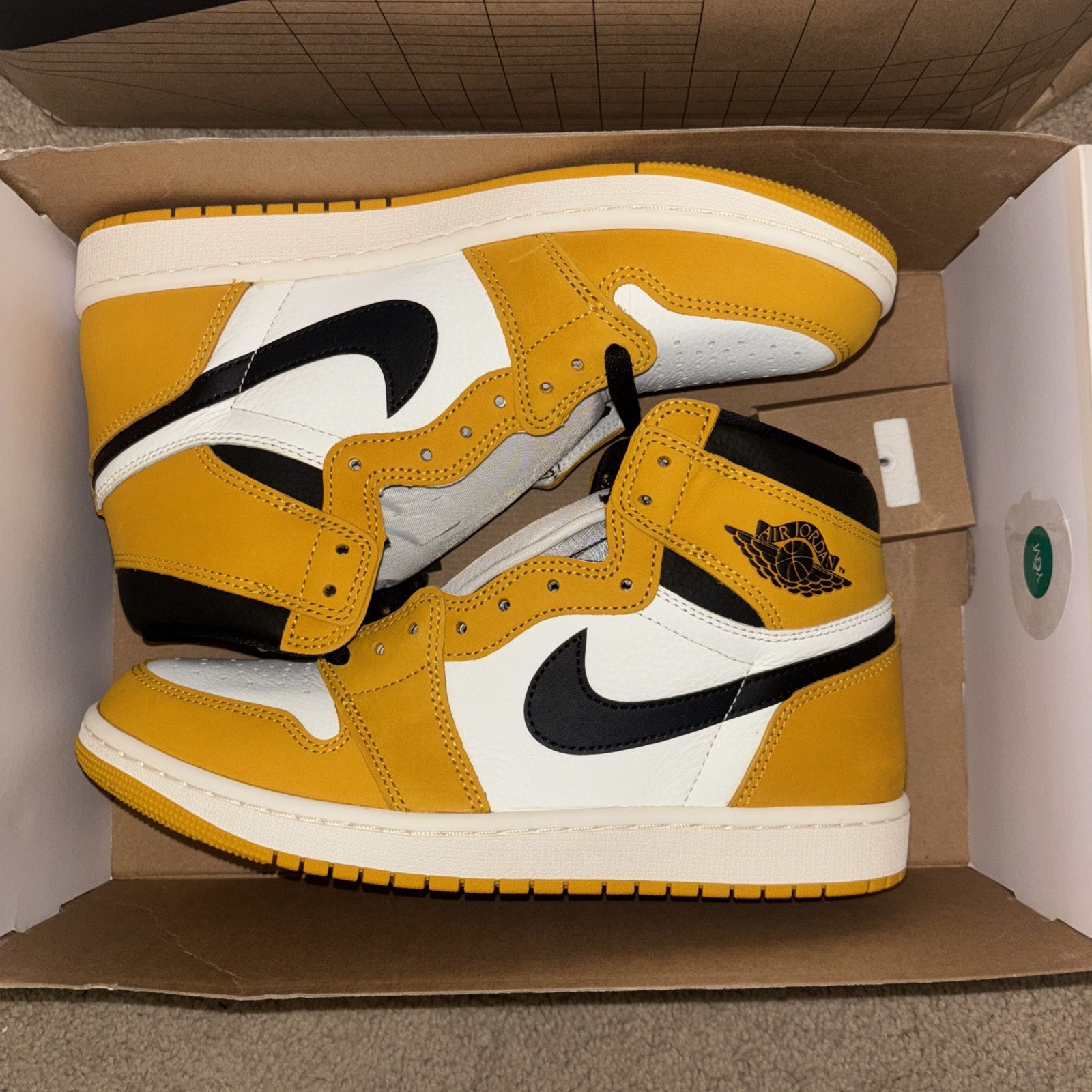 Air Jordan 1 Retro High OG Yellow Ochre Size 9