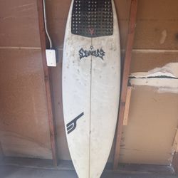 Thruster surfboard