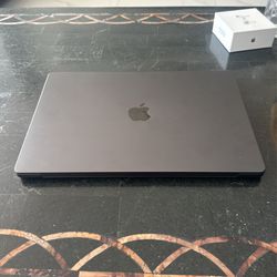 MACBOOK PRO - 16 Inch - 2024