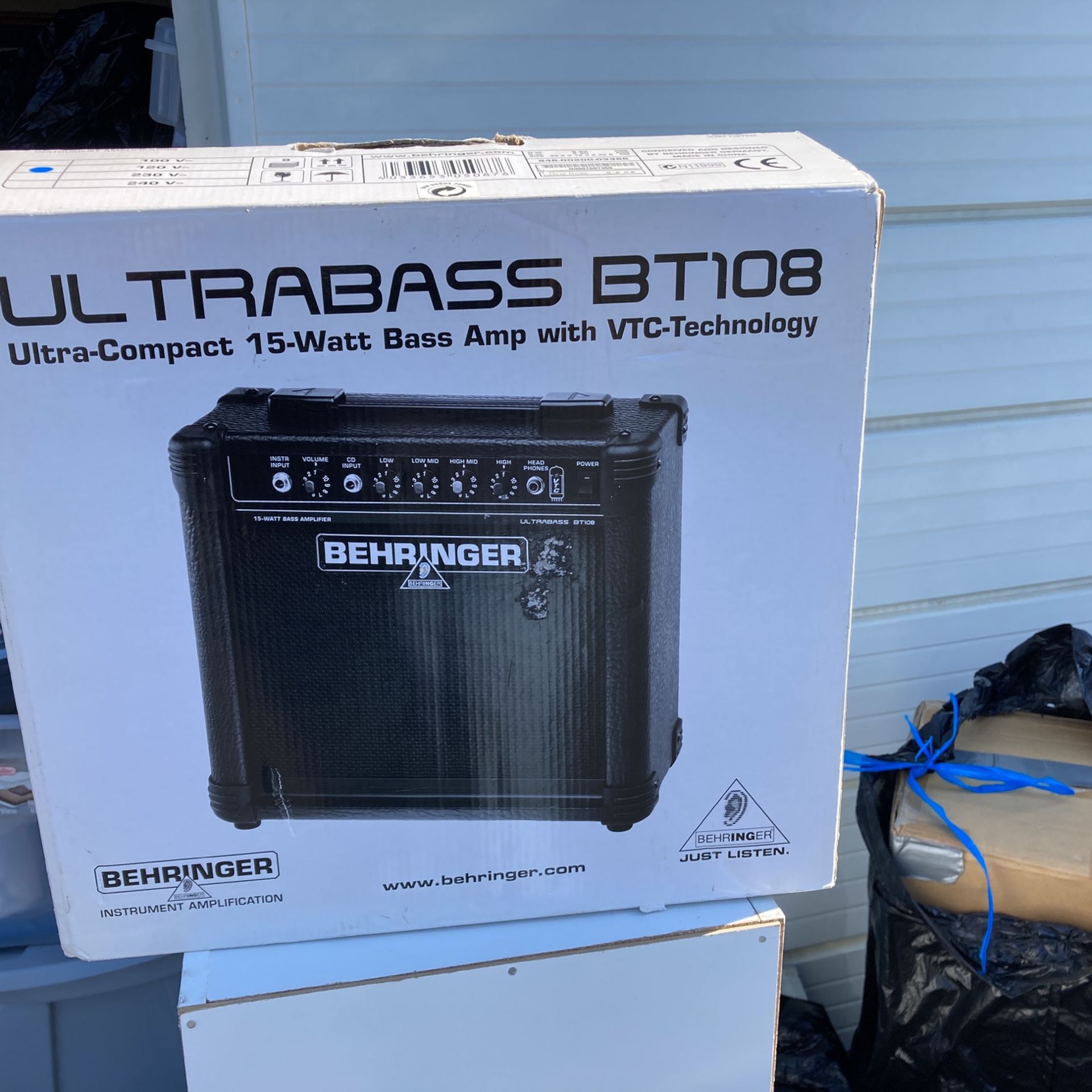 Behringer Ultra bass BT108