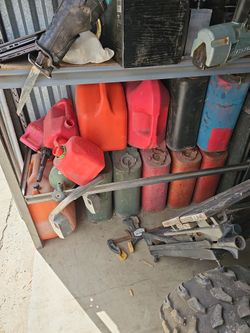 Gas cans for sale different prices