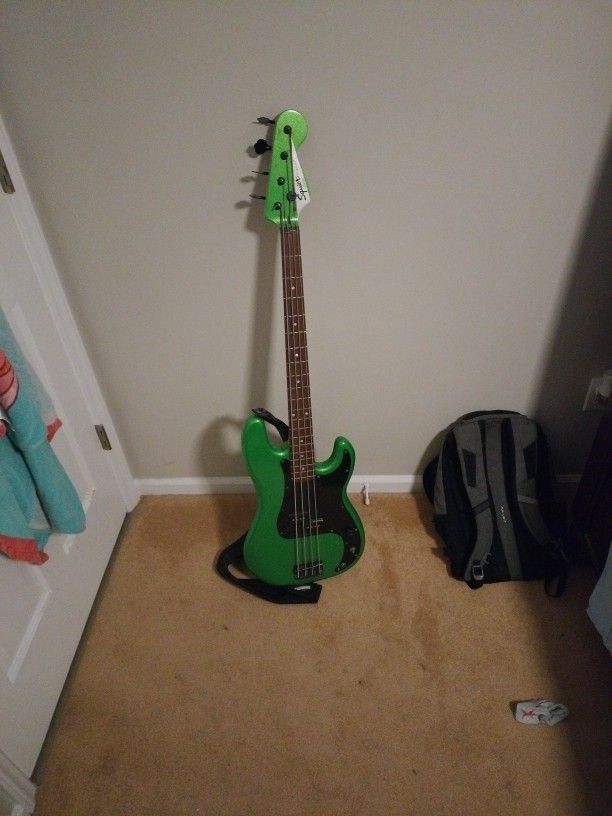 Electric Bass (Fender P-Bass) & GK Amp