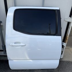 2016-2023 TOYOTA TACOMA RIGHT REAR PASSENGER DOOR OEM