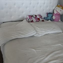 Queen Size Bed Frame With Matress 