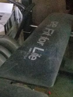 Weight bench with assorted weights