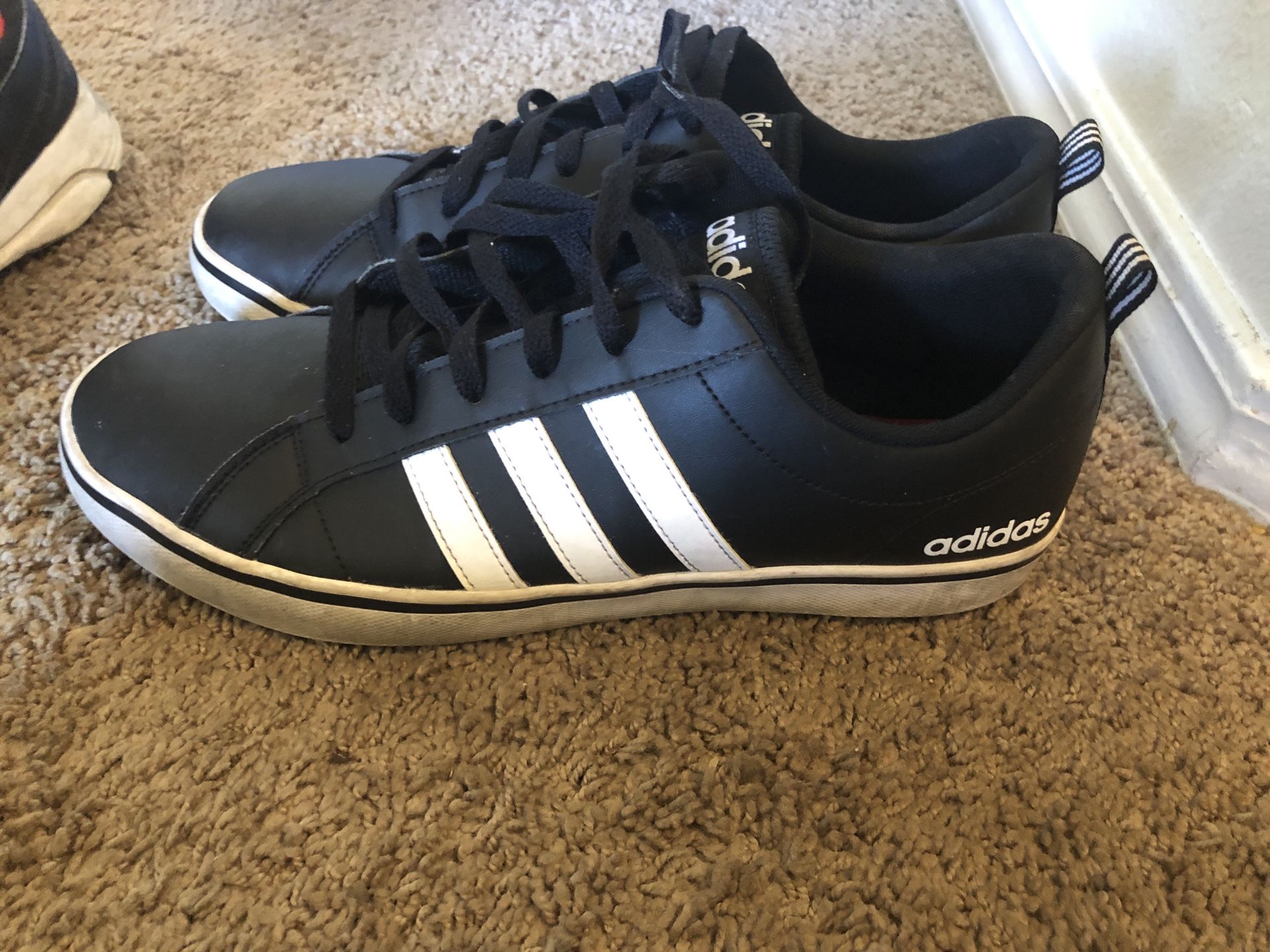 Adidas men shoes size 11