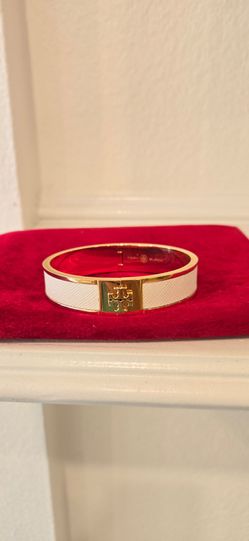Brand New White Tory Burch Kira Enamel Medium Hinged Bangle Bracelet with logo 18K-Gold-Plated