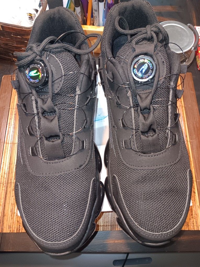JSD STEEL TOE SAFTY SHOE. SIZE 13.5.