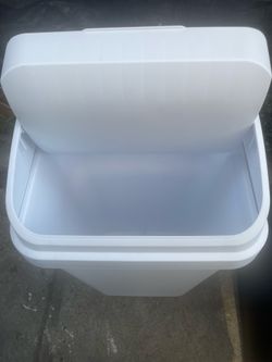 White thrash can/ bote de basura 13 gallones
